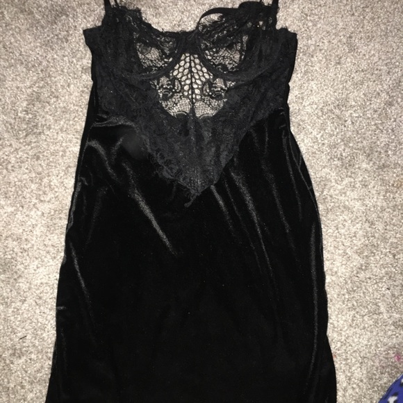 Dresses - Picture 2 of 5